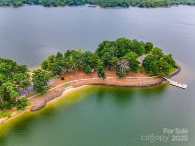 Beautiful 4-bedroom home located in desirable Tega Cay, SC. The on Tega Cay Golf Club in South Carolina - for sale on GolfHomes.com, golf home, golf lot