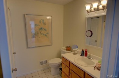 Fenton - A Must-See Condo!  2 Large Bedrooms, 2 Full Baths on Fenton Farms Golf Club in Michigan - for sale on GolfHomes.com, golf home, golf lot