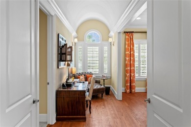 Welcome to 2714 W. Jetton Avenue -- an elegant on Palma Ceia Golf and Country Club in Florida - for sale on GolfHomes.com, golf home, golf lot