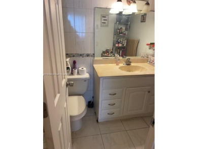 Wow, wow, best deal in the heart of Hollywood! Sellers wants to on Hillcrest Golf and Country Club in Florida - for sale on GolfHomes.com, golf home, golf lot