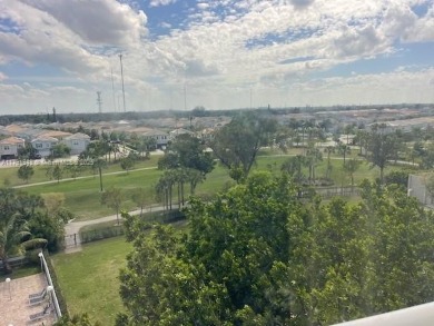Wow, wow, best deal in the heart of Hollywood! Sellers wants to on Hillcrest Golf and Country Club in Florida - for sale on GolfHomes.com, golf home, golf lot