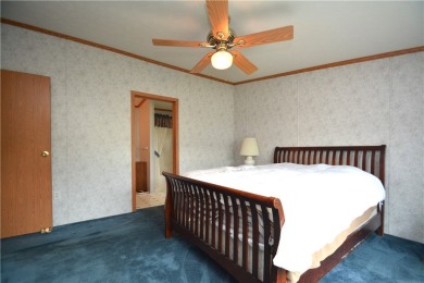 Well-maintained 3BR/2BA double-wide in a fantastic community on Winding Creek Executive Course in New York - for sale on GolfHomes.com, golf home, golf lot