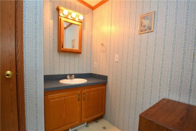 Well-maintained 3BR/2BA double-wide in a fantastic community on Winding Creek Executive Course in New York - for sale on GolfHomes.com, golf home, golf lot