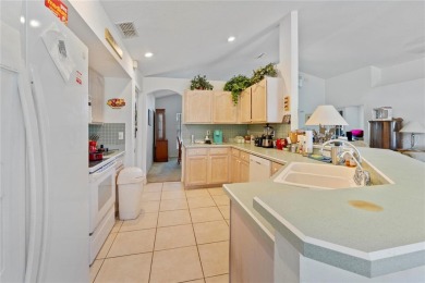 Turnkey Beauty in Southern Dunes - Polk County - Saltwater Pool on Southern Dunes Golf and Country Club in Florida - for sale on GolfHomes.com, golf home, golf lot