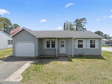Welcome to this gorgeous turn-key Bedford Model situated on a on Keswick Village Golf Course in New Jersey - for sale on GolfHomes.com, golf home, golf lot