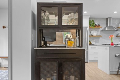 Absolutely adorable single-level home situated on a spacious on The Seabrook Island Club in South Carolina - for sale on GolfHomes.com, golf home, golf lot