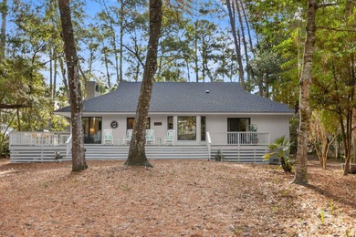 Absolutely adorable single-level home situated on a spacious on The Seabrook Island Club in South Carolina - for sale on GolfHomes.com, golf home, golf lot