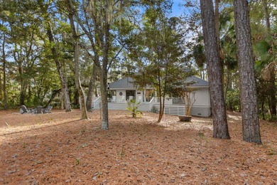 Absolutely adorable single-level home situated on a spacious on The Seabrook Island Club in South Carolina - for sale on GolfHomes.com, golf home, golf lot