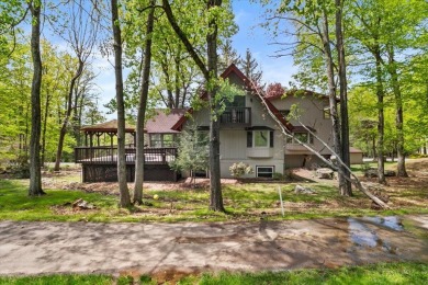 Situated on the golf course in Tanglwood Lakes, this stunning on Paupack Hills Golf and Country Club in Pennsylvania - for sale on GolfHomes.com, golf home, golf lot