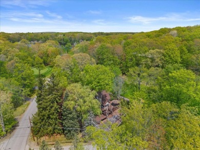 Situated on the golf course in Tanglwood Lakes, this stunning on Paupack Hills Golf and Country Club in Pennsylvania - for sale on GolfHomes.com, golf home, golf lot