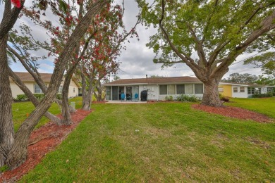 YOUR PERFECT RETREAT AWAITS! Step into this move-in-ready on Kings Point Executive Golf Course in Florida - for sale on GolfHomes.com, golf home, golf lot