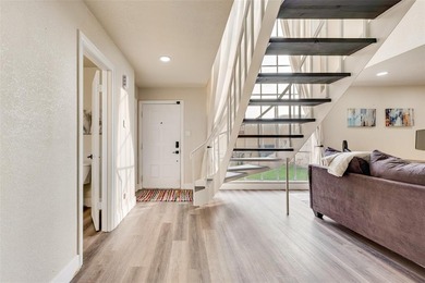 Beautifully updated condo located right next to the 18th Fairway on Ridglea Golf Course in Texas - for sale on GolfHomes.com, golf home, golf lot