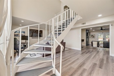 Beautifully updated condo located right next to the 18th Fairway on Ridglea Golf Course in Texas - for sale on GolfHomes.com, golf home, golf lot