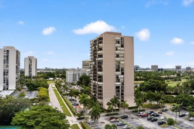 Seller is WILLING TO CONTRIBUTE $5000-$10,000 to closing to help on The President Country Club in Florida - for sale on GolfHomes.com, golf home, golf lot