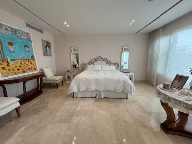 Apartment in Lantana of 415 m2 (4,467.02 SQFT)
Your Luxury Home on  in  - for sale on GolfHomes.com, golf home, golf lot