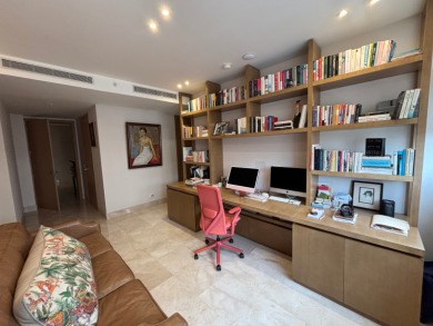 Apartment in Lantana of 415 m2 (4,467.02 SQFT)
Your Luxury Home on  in  - for sale on GolfHomes.com, golf home, golf lot