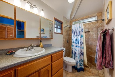 Beautiful and Meticulously maintained 3/2 with sweeping ocean on Discovery Harbour Golf Course in Hawaii - for sale on GolfHomes.com, golf home, golf lot