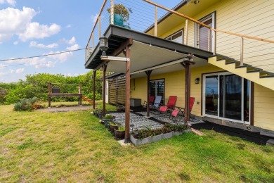Beautiful and Meticulously maintained 3/2 with sweeping ocean on Discovery Harbour Golf Course in Hawaii - for sale on GolfHomes.com, golf home, golf lot