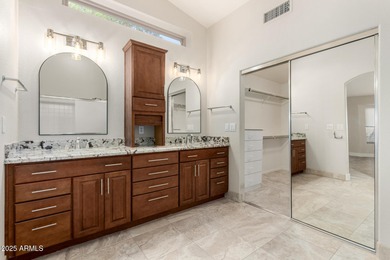 Don't miss this tastefully updated 2 bed + DEN, 2 bath home in on Oakwood Golf Club  in Arizona - for sale on GolfHomes.com, golf home, golf lot