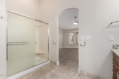 Don't miss this tastefully updated 2 bed + DEN, 2 bath home in on Oakwood Golf Club  in Arizona - for sale on GolfHomes.com, golf home, golf lot