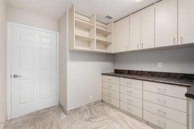 Don't miss this tastefully updated 2 bed + DEN, 2 bath home in on Oakwood Golf Club  in Arizona - for sale on GolfHomes.com, golf home, golf lot