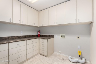 Don't miss this tastefully updated 2 bed + DEN, 2 bath home in on Oakwood Golf Club  in Arizona - for sale on GolfHomes.com, golf home, golf lot