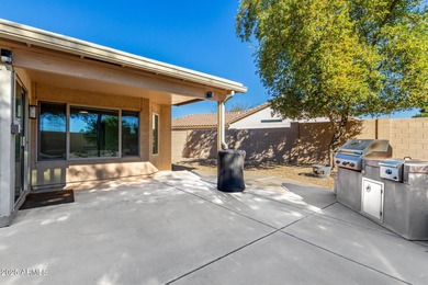 Don't miss this tastefully updated 2 bed + DEN, 2 bath home in on Oakwood Golf Club  in Arizona - for sale on GolfHomes.com, golf home, golf lot