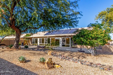 Don't miss this tastefully updated 2 bed + DEN, 2 bath home in on Oakwood Golf Club  in Arizona - for sale on GolfHomes.com, golf home, golf lot