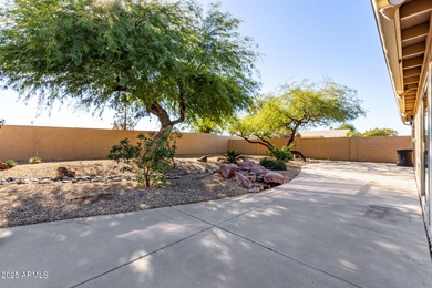 Don't miss this tastefully updated 2 bed + DEN, 2 bath home in on Oakwood Golf Club  in Arizona - for sale on GolfHomes.com, golf home, golf lot