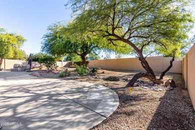 Don't miss this tastefully updated 2 bed + DEN, 2 bath home in on Oakwood Golf Club  in Arizona - for sale on GolfHomes.com, golf home, golf lot