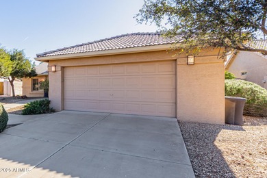 Don't miss this tastefully updated 2 bed + DEN, 2 bath home in on Oakwood Golf Club  in Arizona - for sale on GolfHomes.com, golf home, golf lot