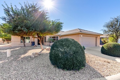 Don't miss this tastefully updated 2 bed + DEN, 2 bath home in on Oakwood Golf Club  in Arizona - for sale on GolfHomes.com, golf home, golf lot