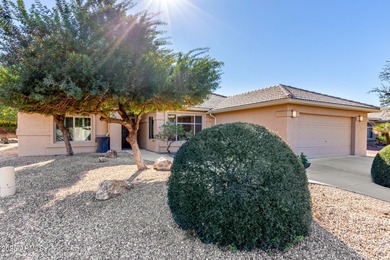 Don't miss this tastefully updated 2 bed + DEN, 2 bath home in on Oakwood Golf Club  in Arizona - for sale on GolfHomes.com, golf home, golf lot