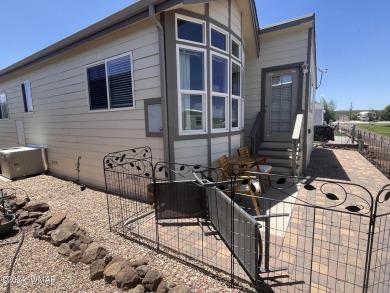 Come see this very clean and well-kept park model in desirable on Juniper Ridge R.V. Golf Resort in Arizona - for sale on GolfHomes.com, golf home, golf lot