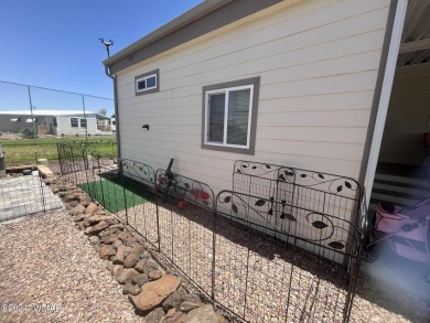 Come see this very clean and well-kept park model in desirable on Juniper Ridge R.V. Golf Resort in Arizona - for sale on GolfHomes.com, golf home, golf lot