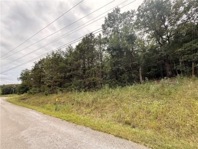 Corner lot of Wild Turkey Drive and Thunderbird Drive.
This on Holiday Island Golf Course in Arkansas - for sale on GolfHomes.com, golf home, golf lot