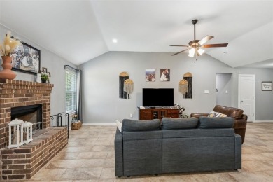 This charming 3 bedroom 2 bath home is nestled in the Holiday on Holiday Hills Country Club in Texas - for sale on GolfHomes.com, golf home, golf lot