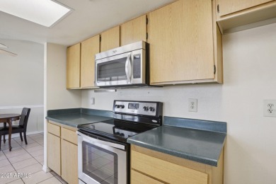 This well-maintained two bedroom and two bathroom Kaibab model on Pebblebrook Golf Course in Arizona - for sale on GolfHomes.com, golf home, golf lot
