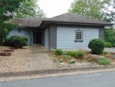 Welcome to this charming 2-bedroom, 2-bath home with a 2-car on Bella Vista - Metfield Golf Complex and Country Club in Arkansas - for sale on GolfHomes.com, golf home, golf lot
