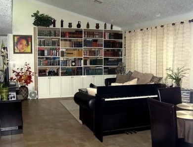 Welcome to this charming 2-bedroom, 2-bath home with a 2-car on Bella Vista - Metfield Golf Complex and Country Club in Arkansas - for sale on GolfHomes.com, golf home, golf lot