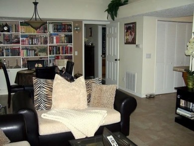 Welcome to this charming 2-bedroom, 2-bath home with a 2-car on Bella Vista - Metfield Golf Complex and Country Club in Arkansas - for sale on GolfHomes.com, golf home, golf lot
