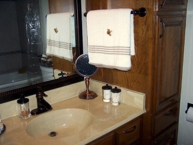 Welcome to this charming 2-bedroom, 2-bath home with a 2-car on Bella Vista - Metfield Golf Complex and Country Club in Arkansas - for sale on GolfHomes.com, golf home, golf lot