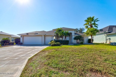 This stunning 3-bedroom plus den/office , 2-bath home is located on Spruce Creek Golf Club in Florida - for sale on GolfHomes.com, golf home, golf lot