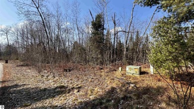 Nice homesite in Lakewood On The Green development. This lot on The Briar South At Lakewood in Michigan - for sale on GolfHomes.com, golf home, golf lot