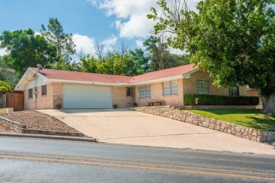 Centrally located brick home with Scenic Golf Course Views! on Scott Schriener Municipal Golf Course in Texas - for sale on GolfHomes.com, golf home, golf lot