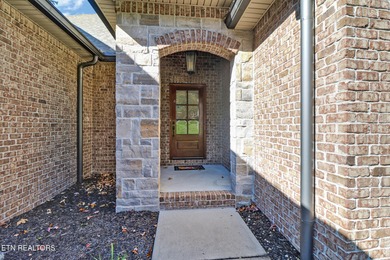 Welcome home to this beautiful 3-bedroom, 2.5-bath brick and on Heatherhurst Golf Course in Tennessee - for sale on GolfHomes.com, golf home, golf lot