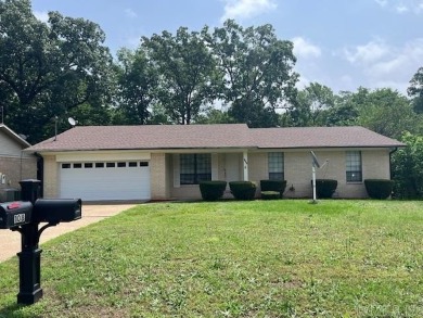 This 3 Bedroom 2 Bath home located in the Lakeside School on Hot Springs Golf and Country Club in Arkansas - for sale on GolfHomes.com, golf home, golf lot