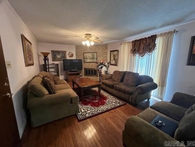 This 3 Bedroom 2 Bath home located in the Lakeside School on Hot Springs Golf and Country Club in Arkansas - for sale on GolfHomes.com, golf home, golf lot