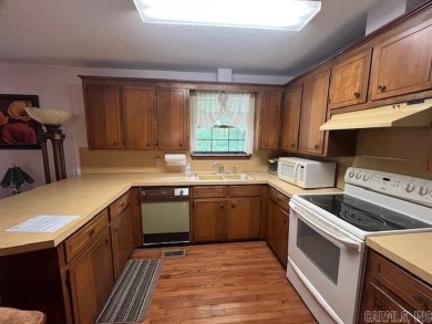 This 3 Bedroom 2 Bath home located in the Lakeside School on Hot Springs Golf and Country Club in Arkansas - for sale on GolfHomes.com, golf home, golf lot