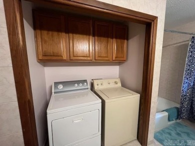 This 3 Bedroom 2 Bath home located in the Lakeside School on Hot Springs Golf and Country Club in Arkansas - for sale on GolfHomes.com, golf home, golf lot